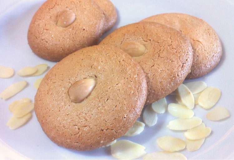 Greek Almond Cookies (Ergolavi)