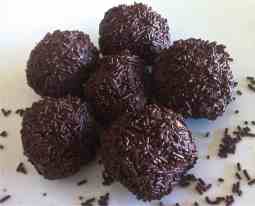 Wanut and biscuit Chocolate Truffles (Troufakia)